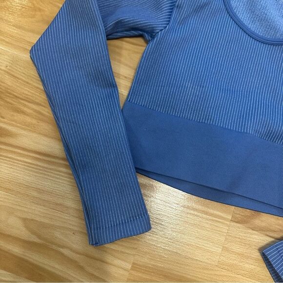 Aerie Long Sleeve Seamless Blue Crop Athletic Top Scoop Neck Large - Picture 2 of 5